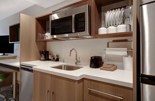 Garden Grove Hotel | Ensuring a Very Comfortable & Memorable Stay! Pets Allowed, Free Breakfast!