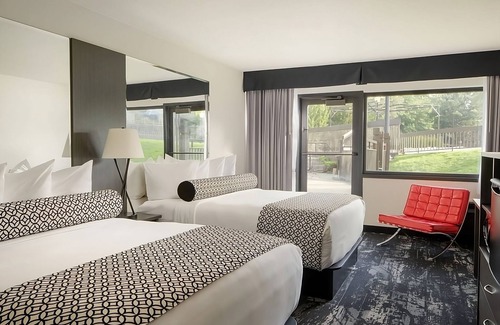 Riverside Hotel | Ensuring a Very Comfortable & Memorable Stay! Near Bing Crosby Theater