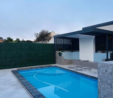 Parklands House | Entertainers delight near the beach & wine routes