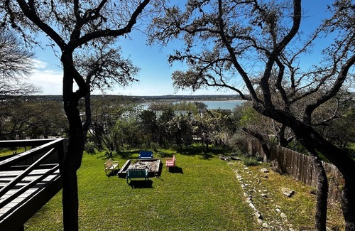 Canyon Lake Cabin | Entertainers Paradise! Breathtaking Sunsets and stunning lake views!