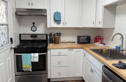 Long Beach House | Entertainment & Location- Something for Everyone!