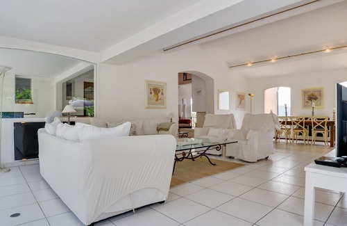 Les Adrets-de-l'Esterel House | Enticing Holiday Home in Les Adrets de l'Esterel with Pool