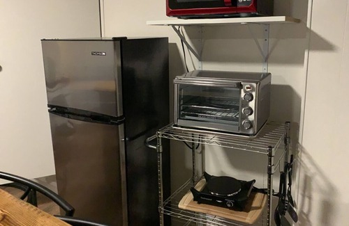 Layton Apartment | π Entire 1 bedroom Suite w/large yard, πΆ welcome