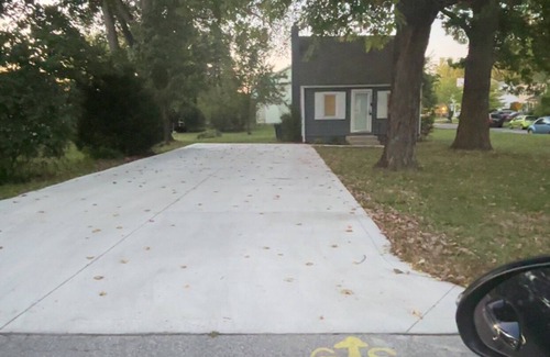 Hilliard House | Entire 1BR House w/spacious driveway