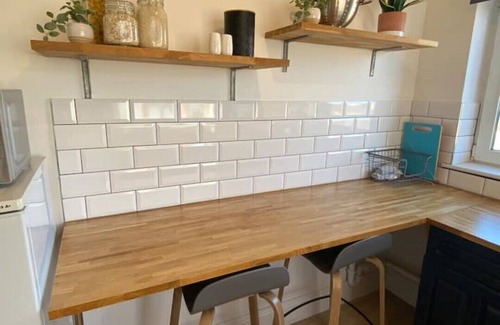 Worthing Apartment | Entire 2 bed property, 1 road back from the sea