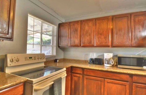 El Paso House | Entire 2-bedr Apt in El Paso with AC and WiFi