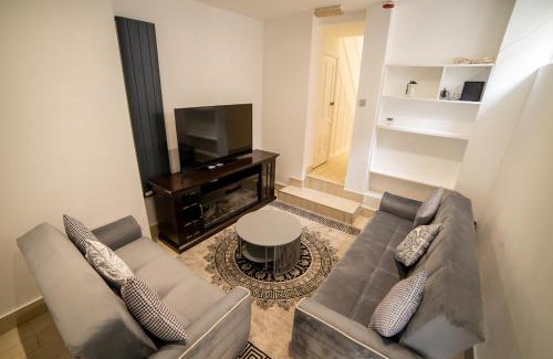 Riverside Apartment | Entire 2 Bedroom Ground Floor Apartment Cardiff City Centre & Stadium