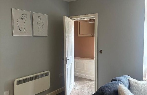 Oldbury Apartment | Entire 2 bedroom house.