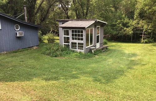 Mineral Point House | Entire 3 Bedroom House + Huge Wooded Yard