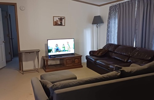 Mineral Point House | Entire 3 Bedroom House + Huge Wooded Yard