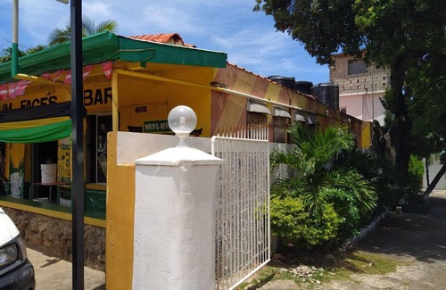 Discovery Bay Villa | Entire 6-bedroom Villa Free Parking With Fast Wifi