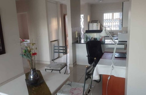 Pretoria Apartment | Entire Apartment @Menlyn Place, in Menlyn Maine