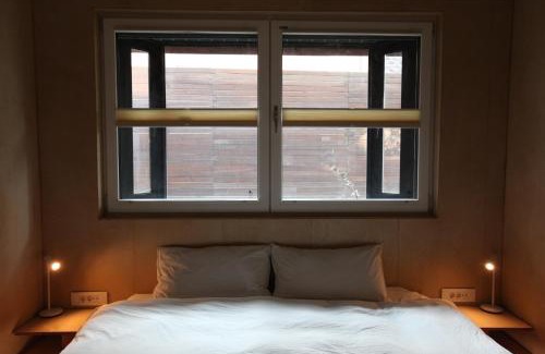 Pyeongtaek Bed & Breakfast | Entire apartment or single rooms in Homegarden Park near Camp Humprehys