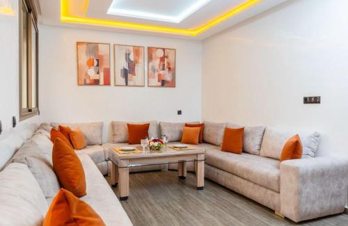Anza Apartment | Entire Apt with Rooftop, Walk to Beach