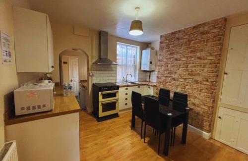 Banbury Apartment | Entire Banbury House - Walking Distance To The Station & Shops