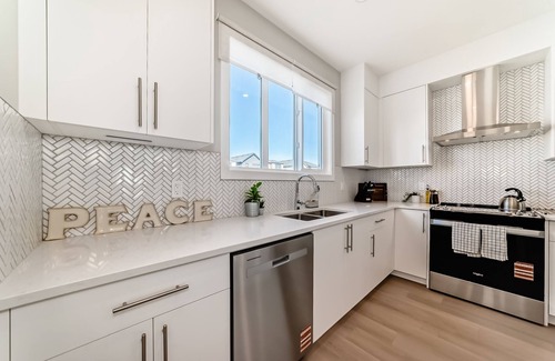 Southeast Calgary House | Entire Beautiful Home! 6 BR & Office | 5BA in Southeast Calgary