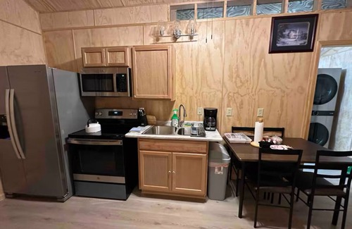 Sutton Cabin | Entire cabin 1 bedroom, 1 sofa bed