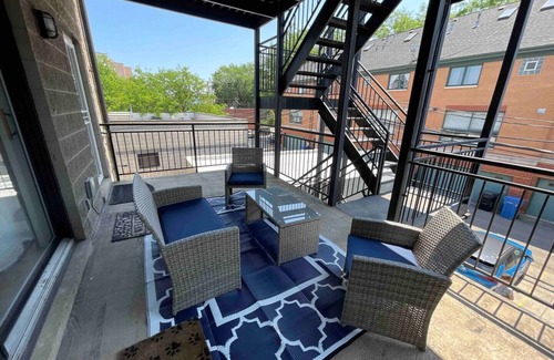 Wicker Park Apartment | Entire Condo and Parking at the heart of Wicker Park