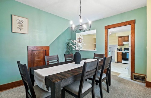 Bedford Apartment | Entire Duplex|Historic District|Sleeps 12