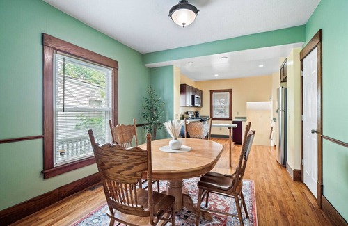 Bedford Apartment | Entire Duplex|Historic District|Sleeps 12