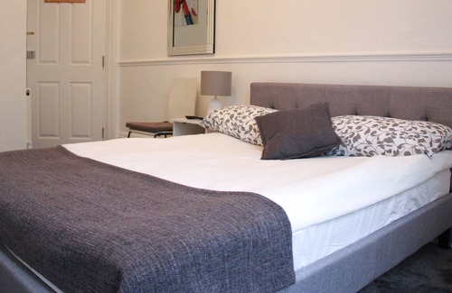 Copers Cope Apartment | Entire fresh & modern London studio 4