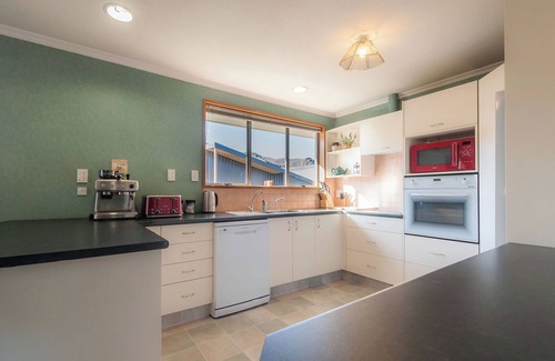 Lowburn House | Entire Holiday Home! Great large private space