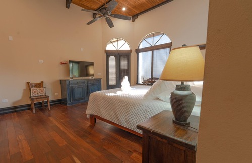 Ballena House | Entire Home and Casita for up to 13 people! Magical sunset and ocean views!