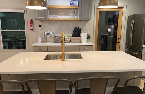 Dunean House | Entire Home, Dog Friendly, 5 mins from Downtown!