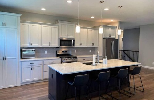 Bettendorf House | Entire Home: First Class Stay for Work & Playn