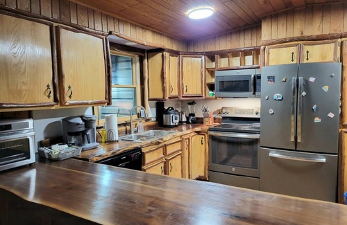 White Cabin | Entire home in Champion PA