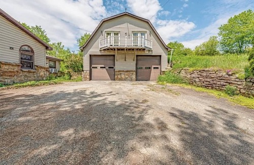 White Cabin | Entire home in Champion PA