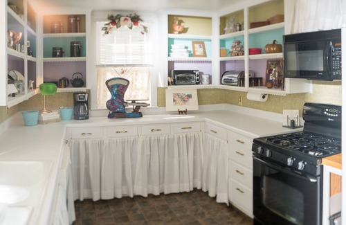 Fredericksburg House | Entire home near downtown sleeps up to 12 guests—permit #8056000259