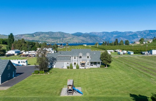 Chelan House | Entire Home on 1.5 acres. Sleeps 2-12 with 2 Master Suites - 2 miles to Chelan