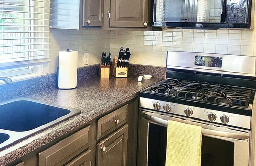 Historic Old Town House | Entire House Walking distance to downtown Niagara on the Lake