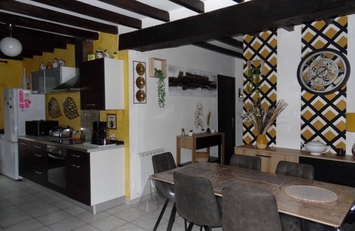 Villiers-sur-Tholon House | ENTIRE HOUSE 3 BEDROOMS. 5 people 145 € PER NIGHT WIFI SWIMMING POOL JACUZZI