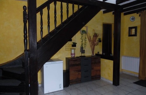 Villiers-sur-Tholon House | ENTIRE HOUSE 3 BEDROOMS. 5 people 145 € PER NIGHT WIFI SWIMMING POOL JACUZZI