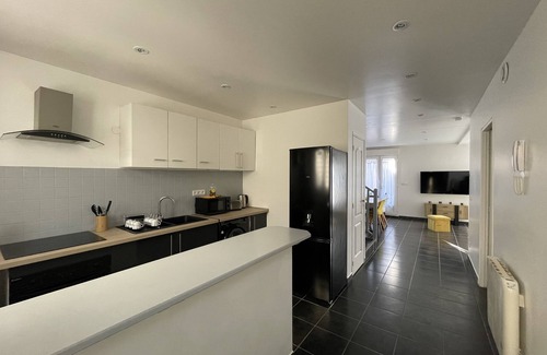 Le Mesnil-Amelot House | Entire house 3 mn from Roissy CDG & 15 mn from PARC DES EXPOSITIONS VILLEPINTE.