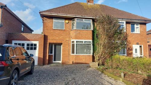 Gloucester Apartment | Entire House-Long Stays in Gloucester-Contractors- Families