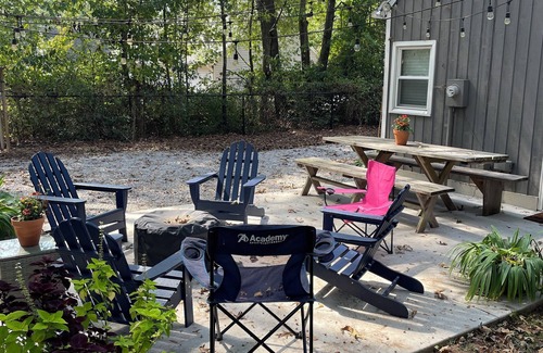 Clemson House | Entire house that sleeps 7- 3 miles from Death Valley!