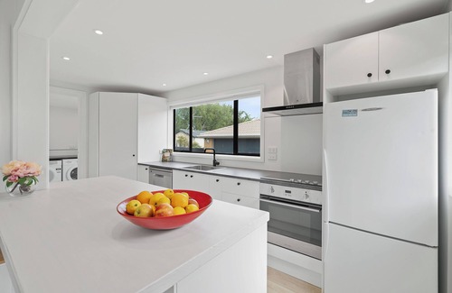 Christchurch Cottage | Entire House with Deck and Garden Overlooking Park