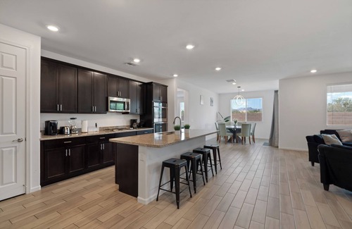 Casas Adobes House | Entire NEW LUXURY 5 Bedroom Home!