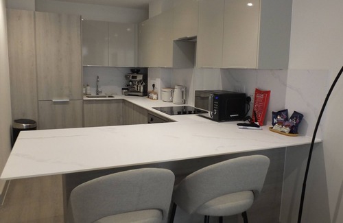 Hamworthy Apartment | Entire Prestige Apartment in Poole Quay - Free Parking, WiFi & Netflix