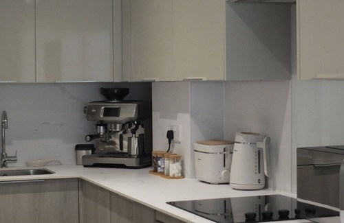 Hamworthy Apartment | Entire Prestige Apartment in Poole Quay - Free Parking, WiFi & Netflix