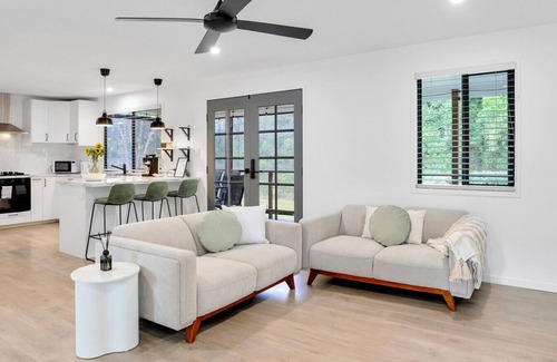 Peachester House | Entire Property @ Sunshine Grove