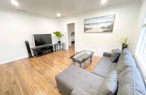 El Monte House | Entire Remodeled House 2B1B in LA w/self check-in