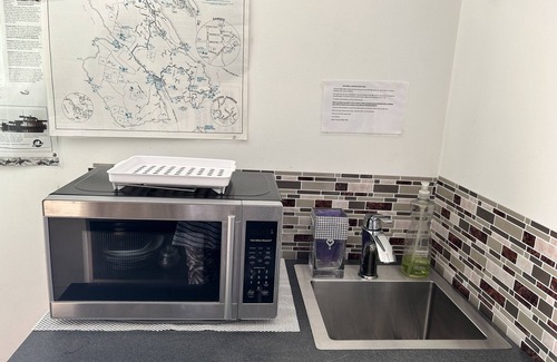 Salt Spring Island House | Entire room. Ocean,mountain view, hot tub,garden,deck,next to Mount Maxwell park