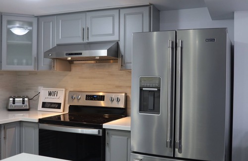 Brampton House | ENTIRE SEPARATE GUEST SUITE WITH FREE ONE PARKING