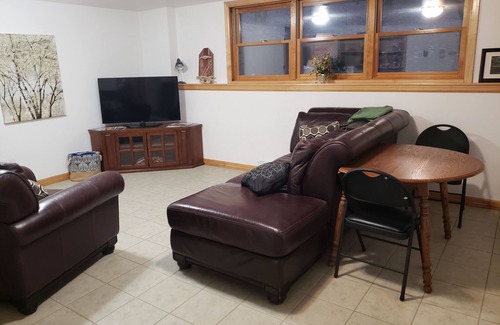 Suamico House | Entire Suite-Short drive to Lambeau, Zoo, Downtown