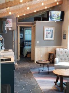 Seward House | Entire Tiny Home close to cruise ship terminal Alaska Railroad and downtown Seward