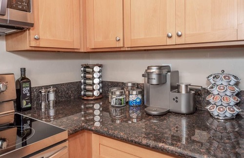 Bay Ho House | Entire Townhouse! Pool, Jacuzzi Quiet Neighborhood